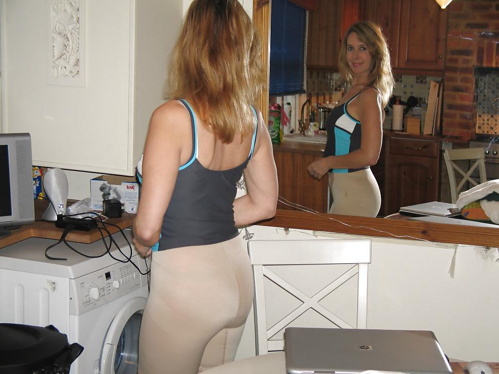 25P OTHER MATURE WOMEN IN GIRDLES!!