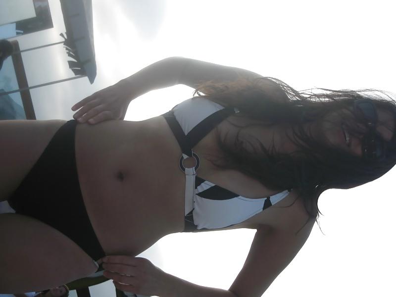 25P Persian Iranian in Bikinu