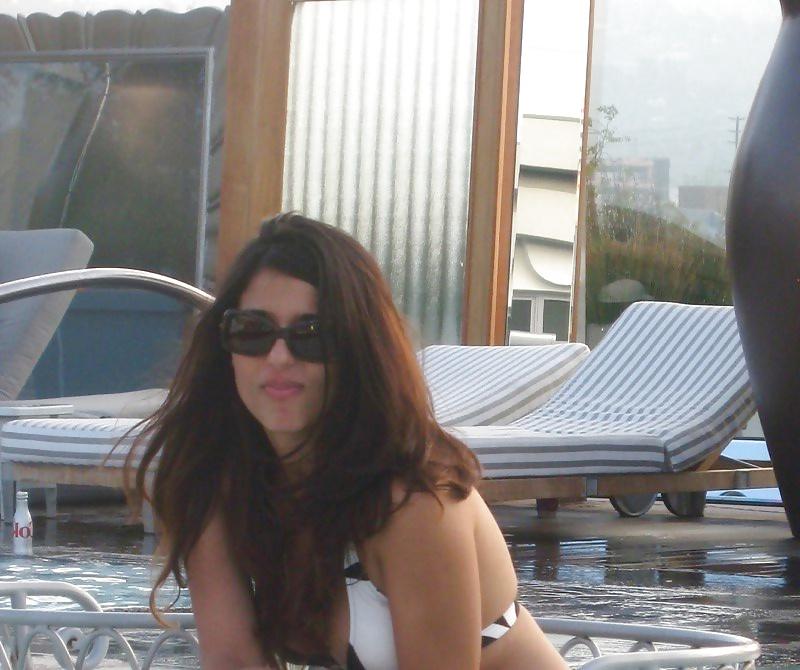 25P Persian Iranian in Bikinu