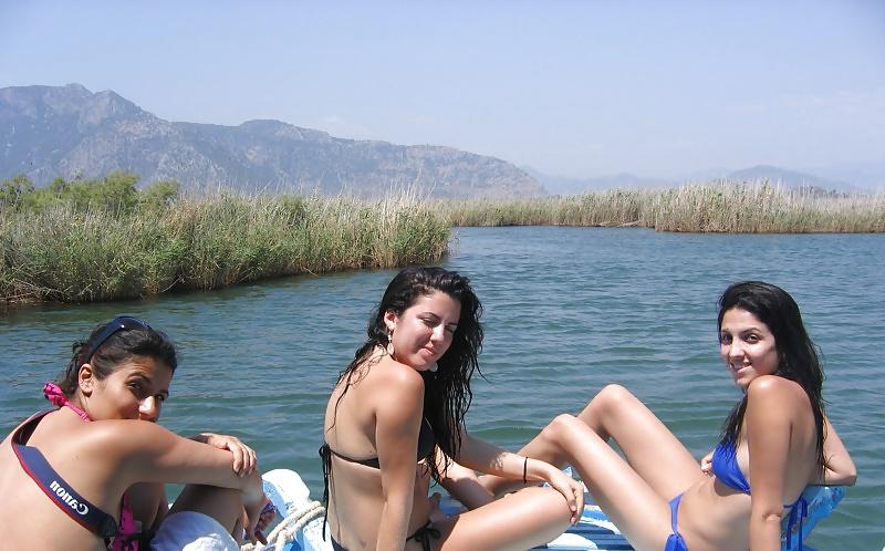 25P Persian Iranian in Bikinu