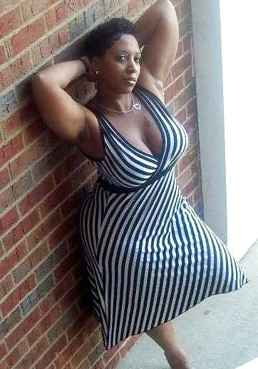 4P DAMN I WOULD BEAT THIS MATURE PUSSY INTO SUBMISSION