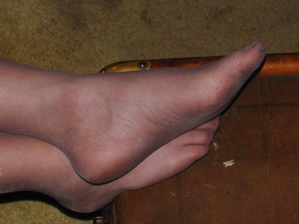 5P Mature Wfie's Feet & Toes in Mylons