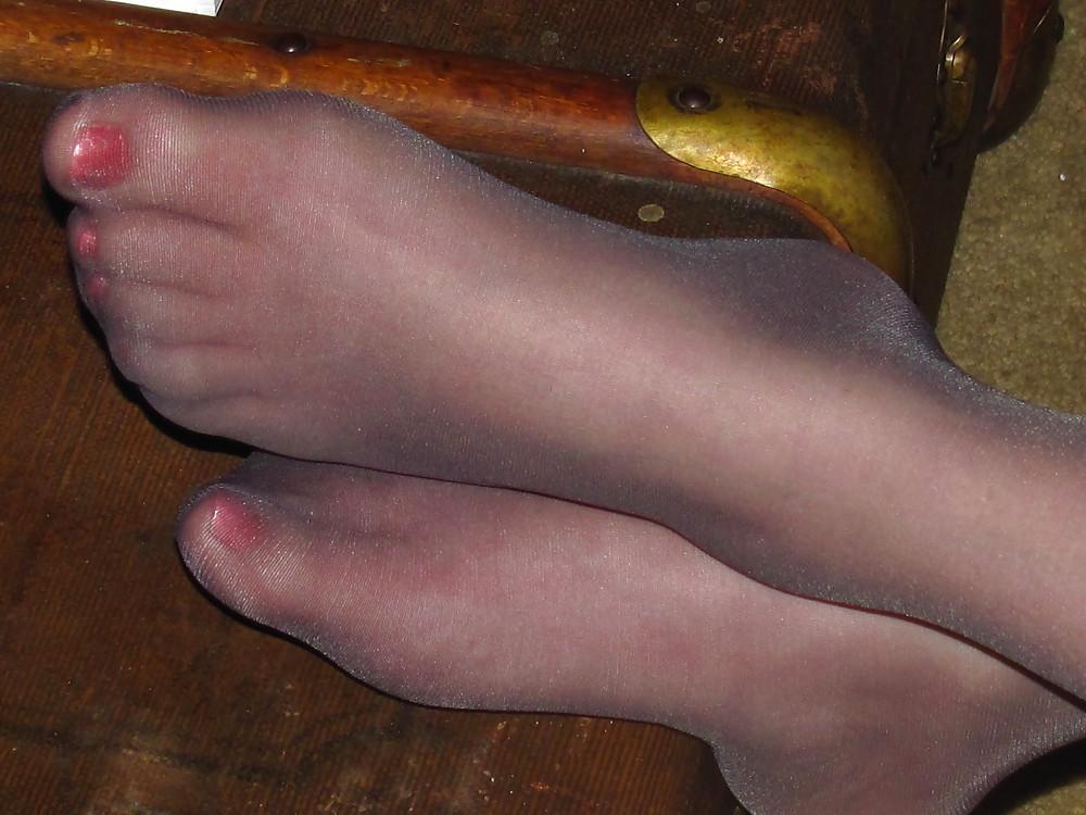 5P Mature Wfie's Feet & Toes in Mylons
