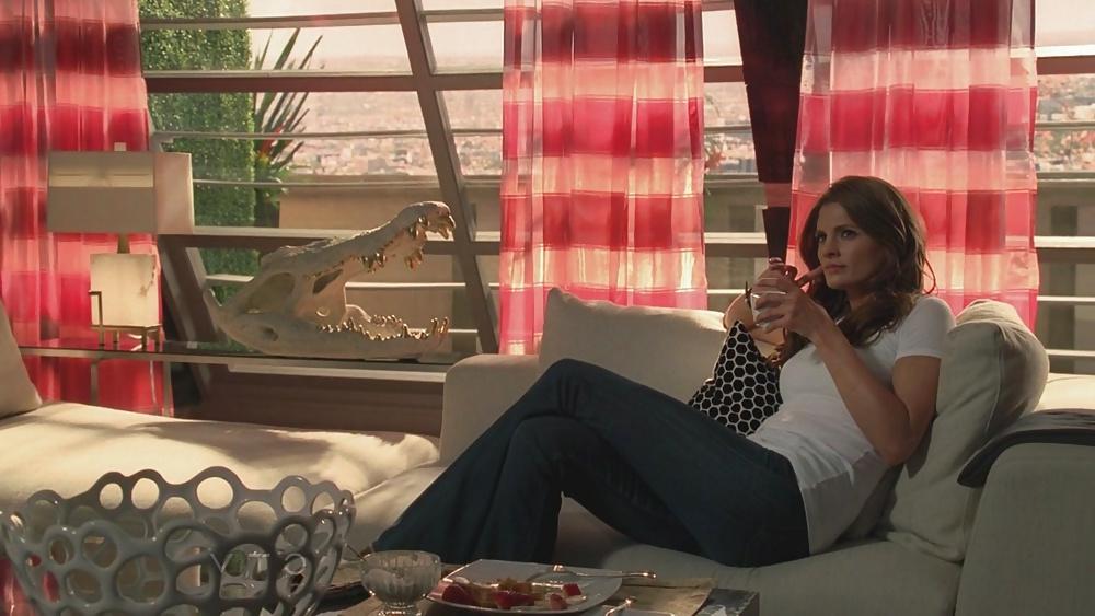 25P Stana Katic Castle Caps