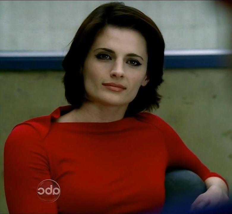 25P Stana Katic Castle Caps