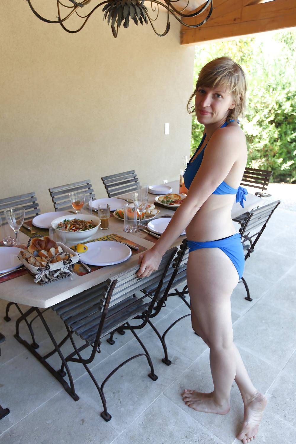 25P Innocent Blonde Topless