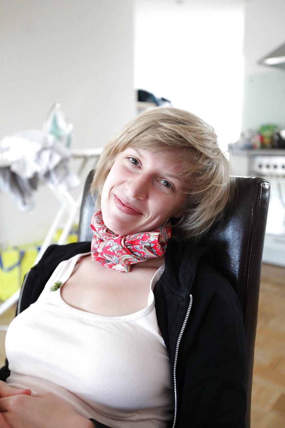 25P Innocent Blonde Topless