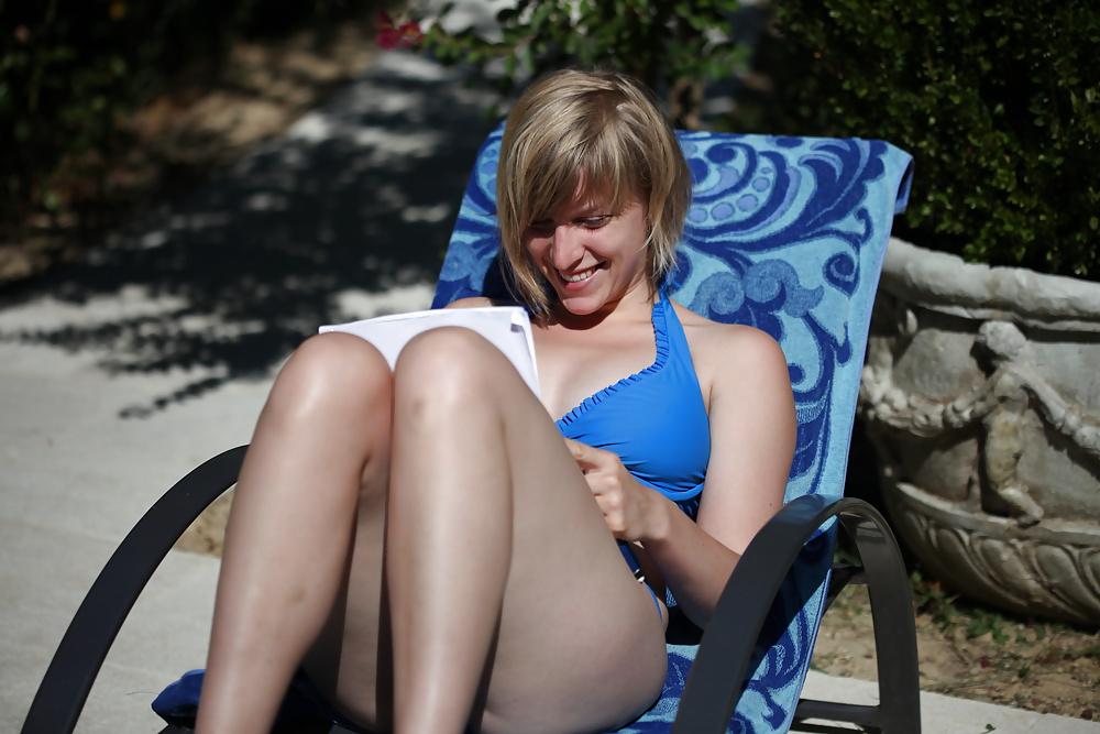 25P Innocent Blonde Topless