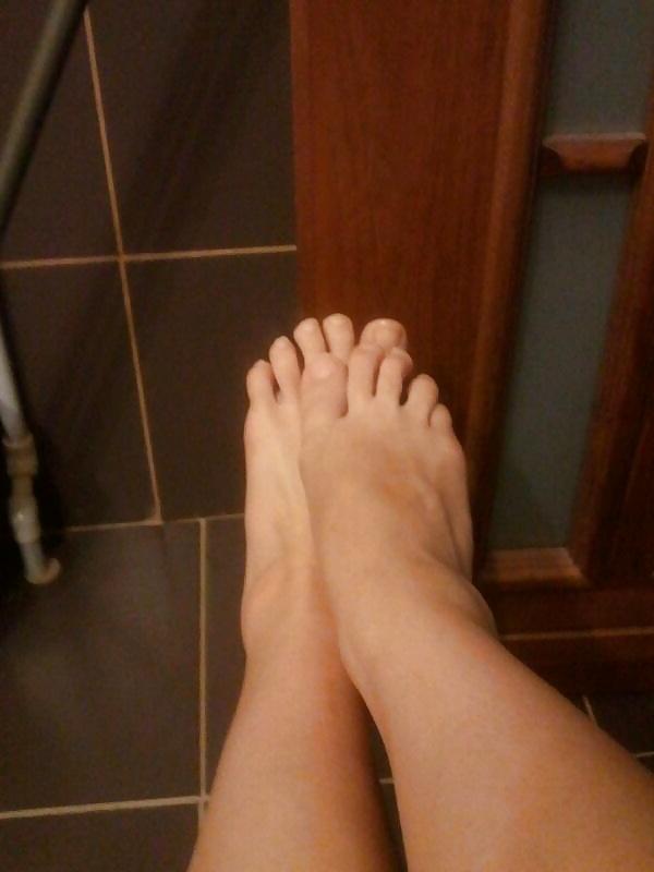 9P My girlfriend s feet and extreme hot footjob yellow socks