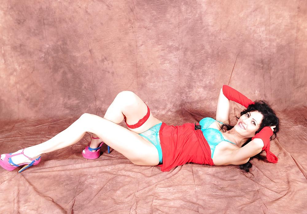 25P Mature dancer, always in a good mood, ready to play.