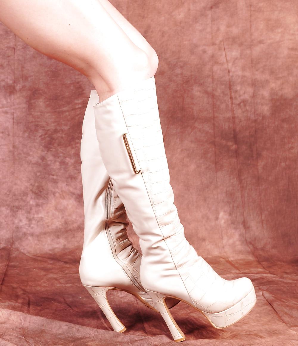 25P Mature dancer, always in a good mood, ready to play.