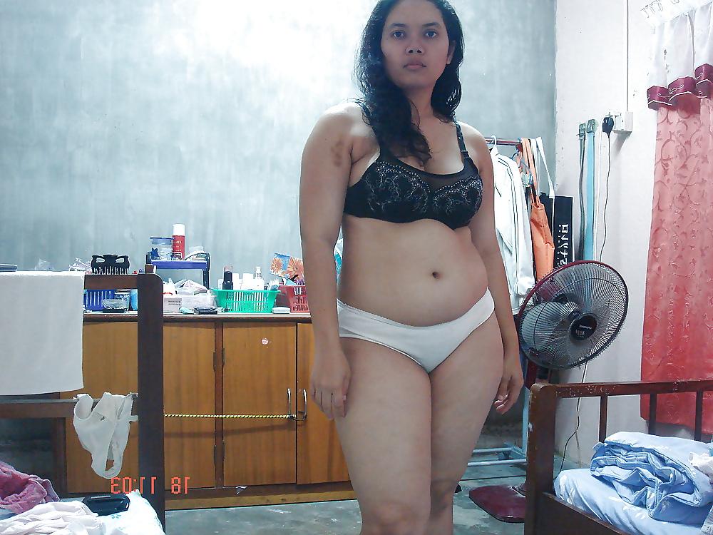 5P Melayu posing dlm bilik