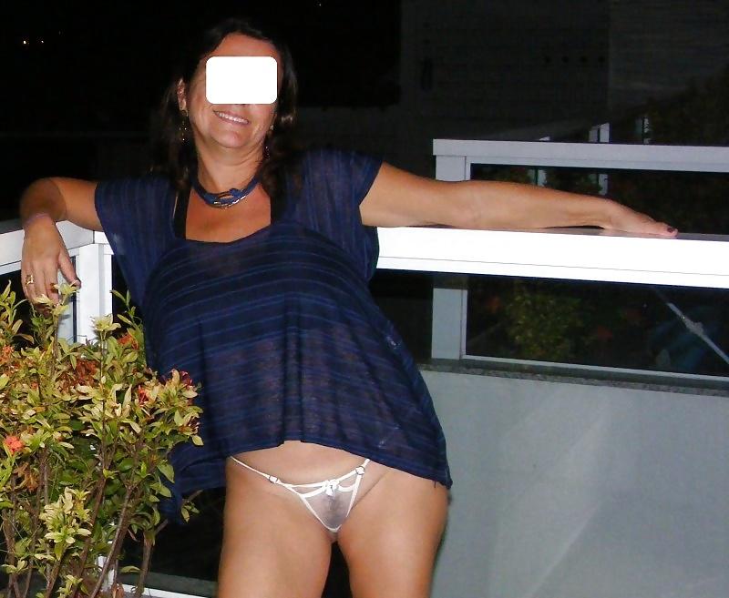 24P Mature Exhibitionist