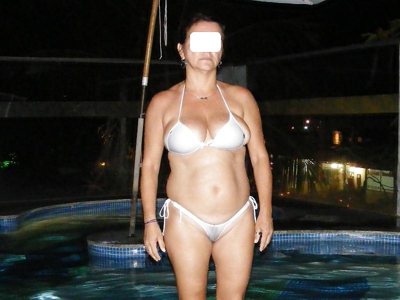 24P Mature Exhibitionist