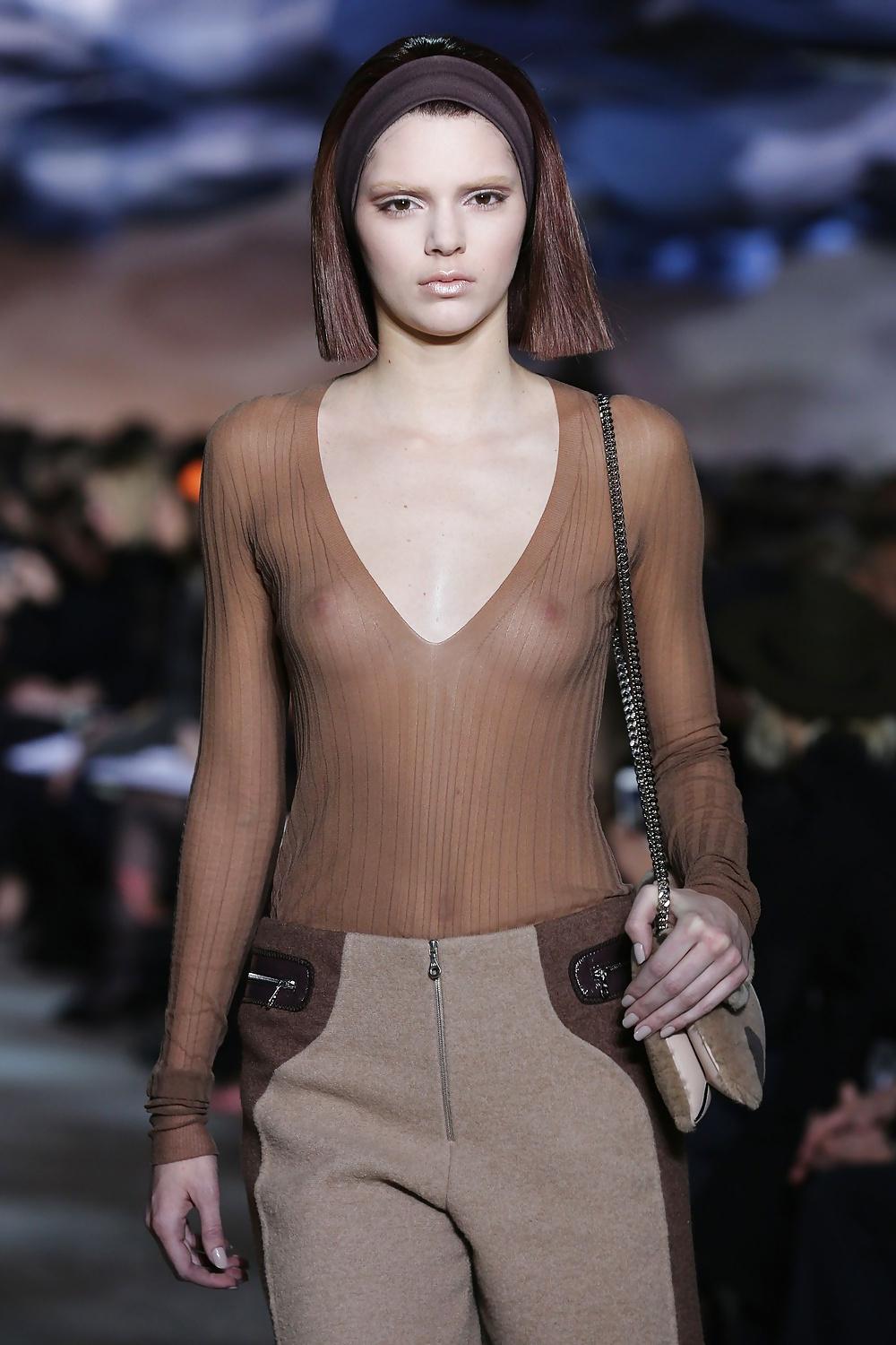 25P Kendall Jenner.. Fantasme.. So HOT