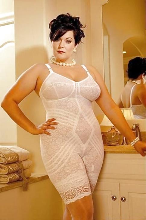 25P MATURE WOMEN IN GIRDLES!!