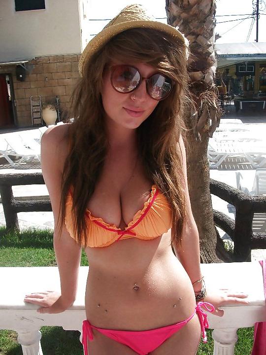 25P Exhibitionist Holly M..
