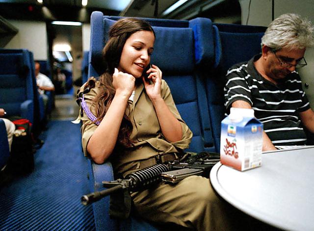 25P Israeli Defense Women ( largely Non Nude )