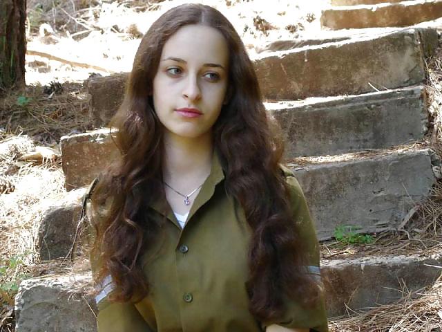 25P Israeli Defense Women ( largely Non Nude )