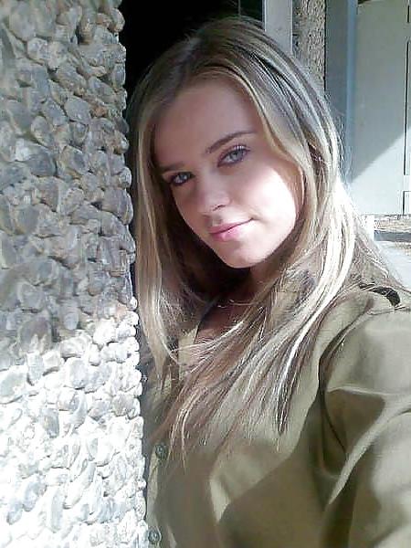 25P Israeli Defense Women ( largely Non Nude )