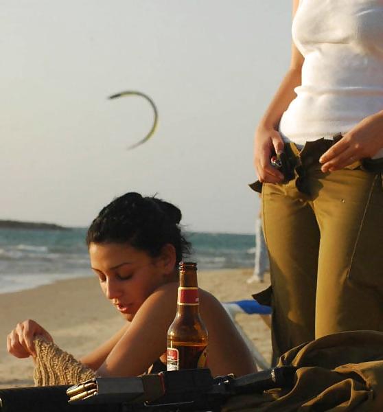 25P Israeli Defense Women ( largely Non Nude )