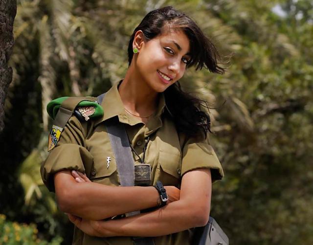 25P Israeli Defense Women ( largely Non Nude )