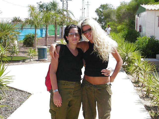 25P Israeli Defense Women ( largely Non Nude )