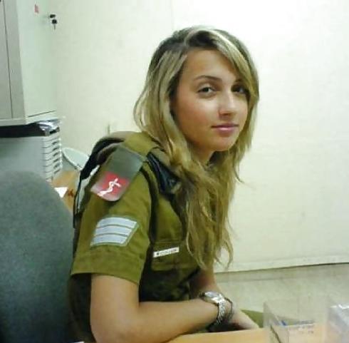 25P Israeli Defense Women ( largely Non Nude )
