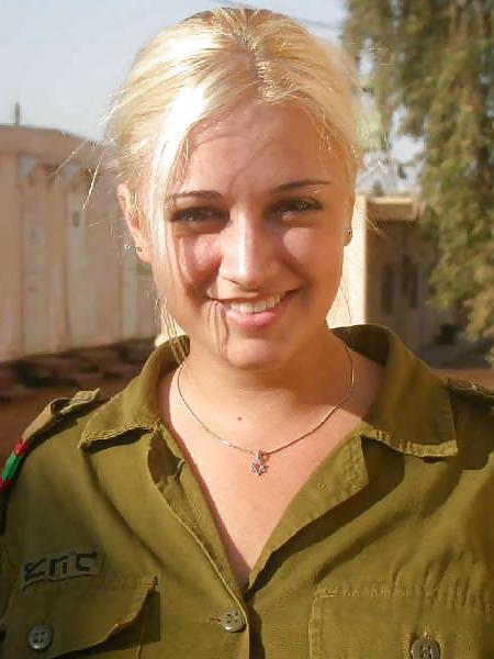 25P Israeli Defense Women ( largely Non Nude )