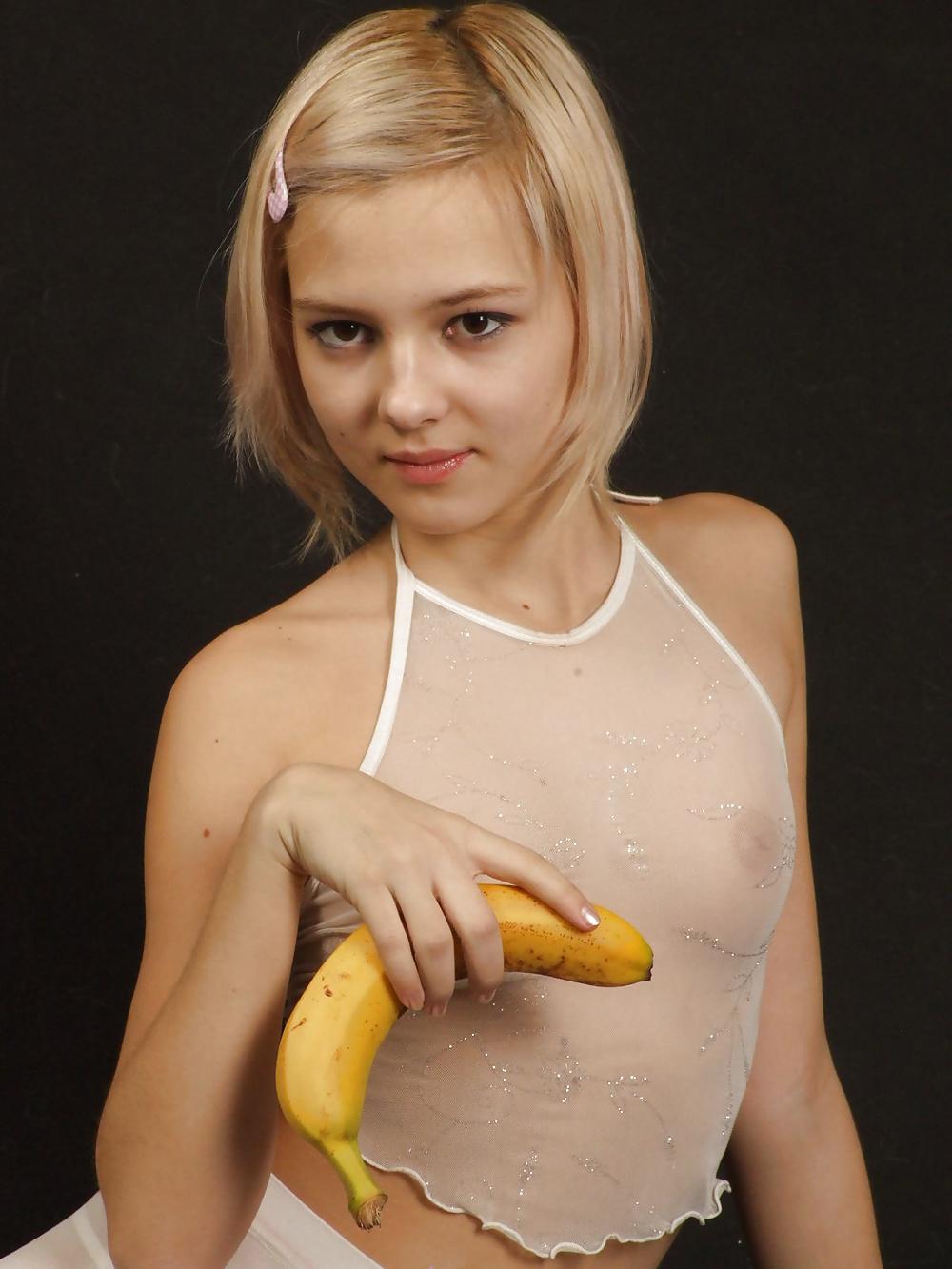 25P Going bananas in pantyhose.