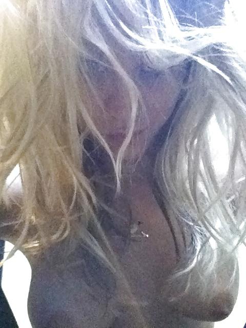 25P Kaley Cuoco