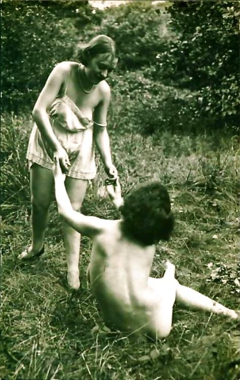16P Vintage  Lesbian & Courtship-num-001