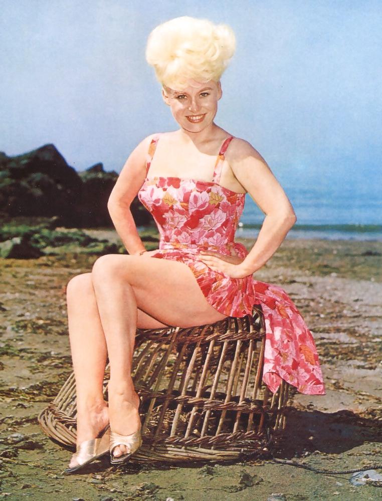 25P Barbara Windsor