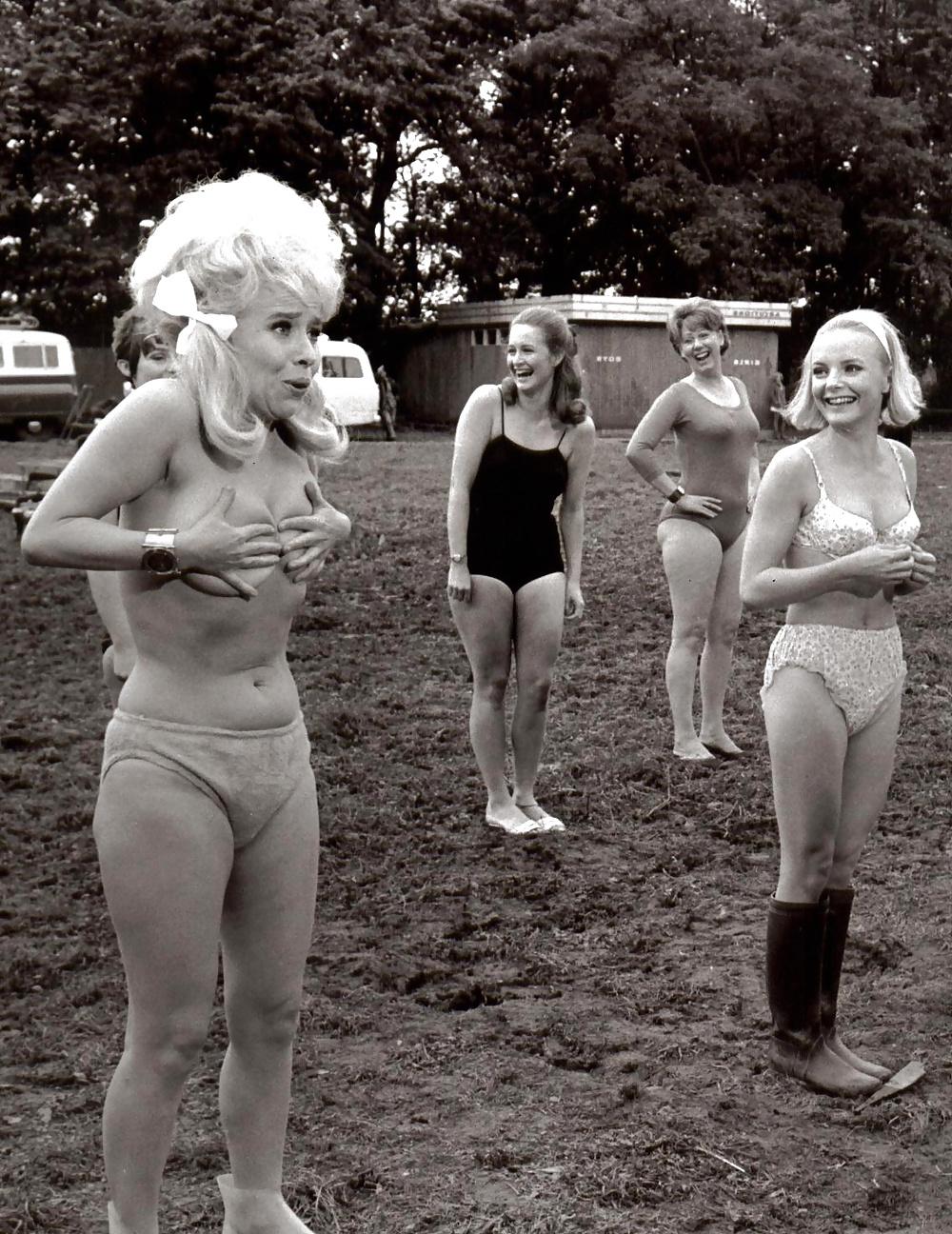 25P Barbara Windsor