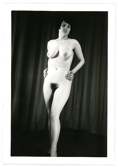 16P Naked vintage babes-1