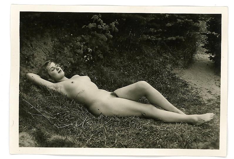 16P Naked vintage babes-1