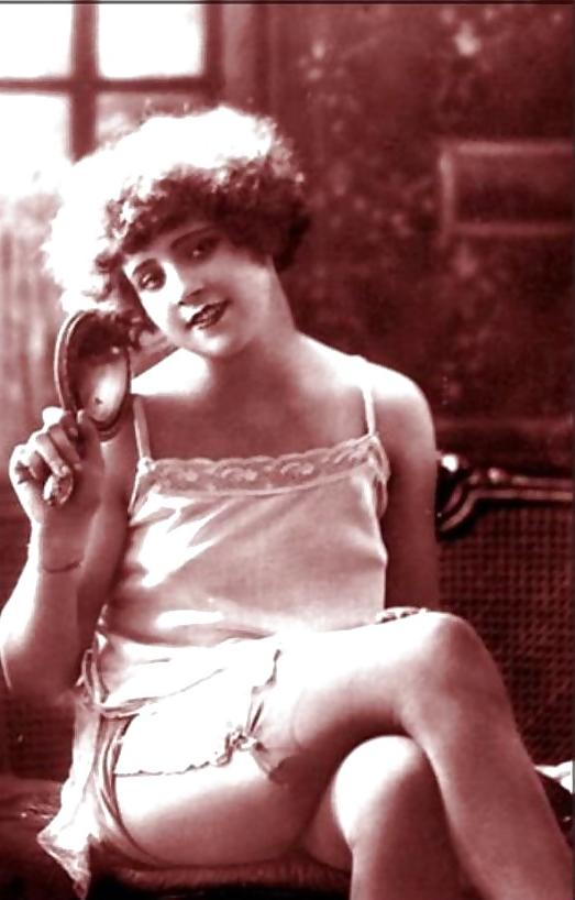 16P Vintage lady's &  Reflections-num-001