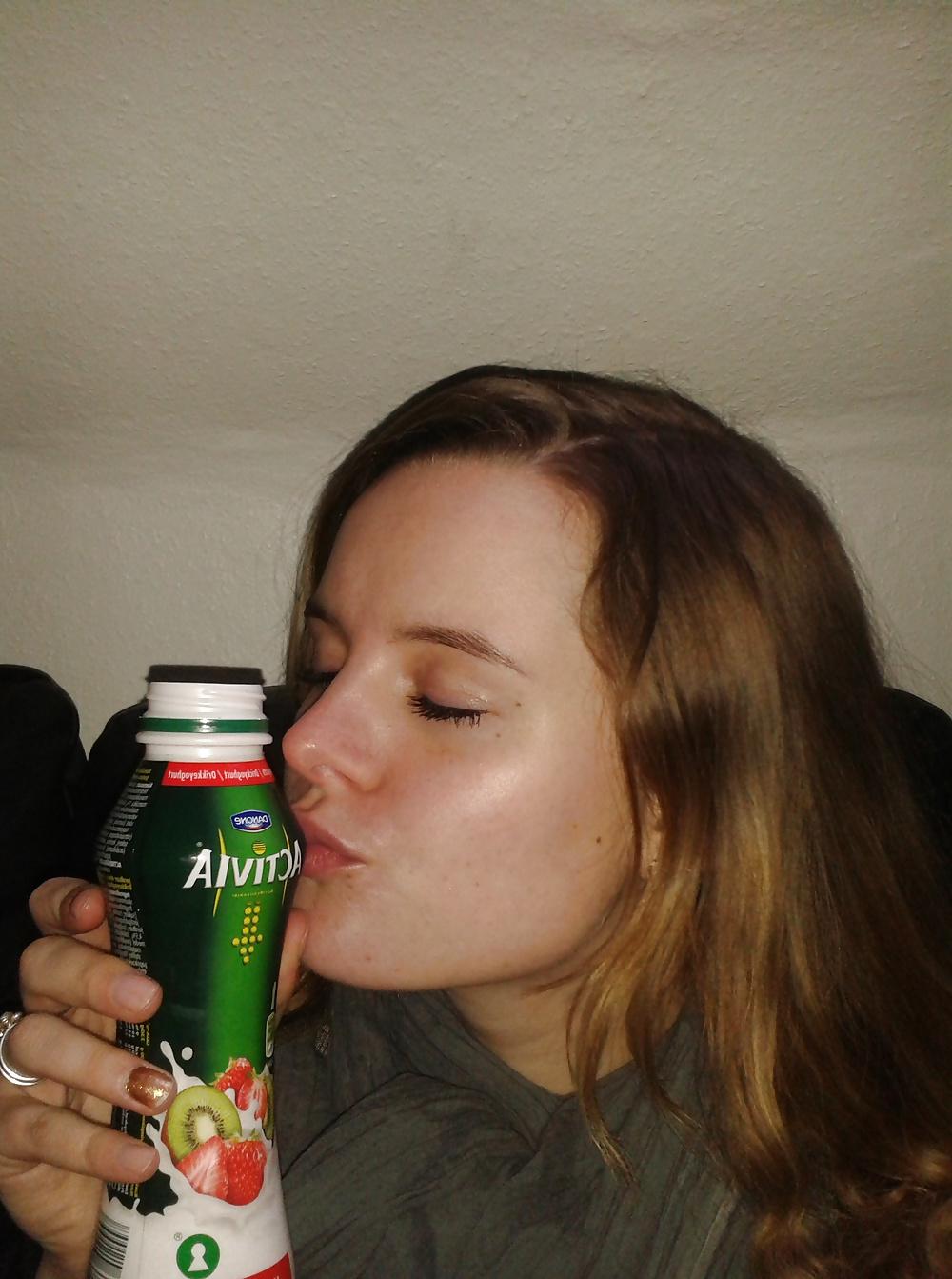 25P Selfshot & Boyfriend Pics she like her Yoghurt 312ml Activia