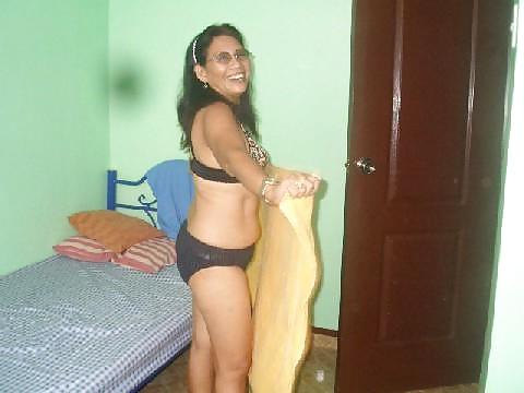 18P Filipina puta Joma... and mom
