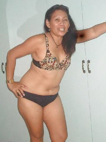 18P Filipina puta Joma... and mom