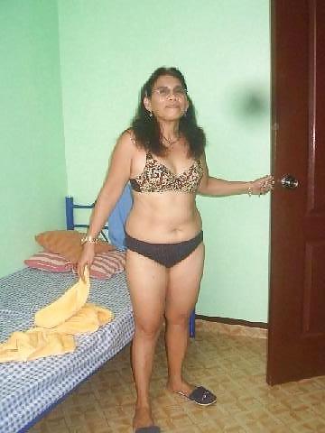 18P Filipina puta Joma... and mom