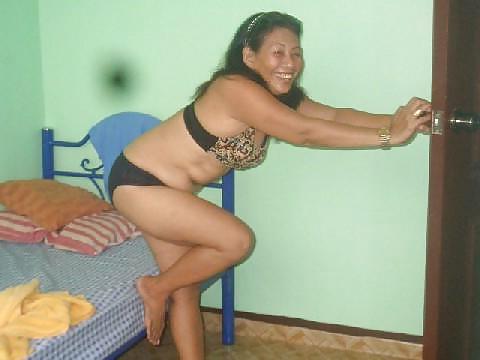 18P Filipina puta Joma... and mom