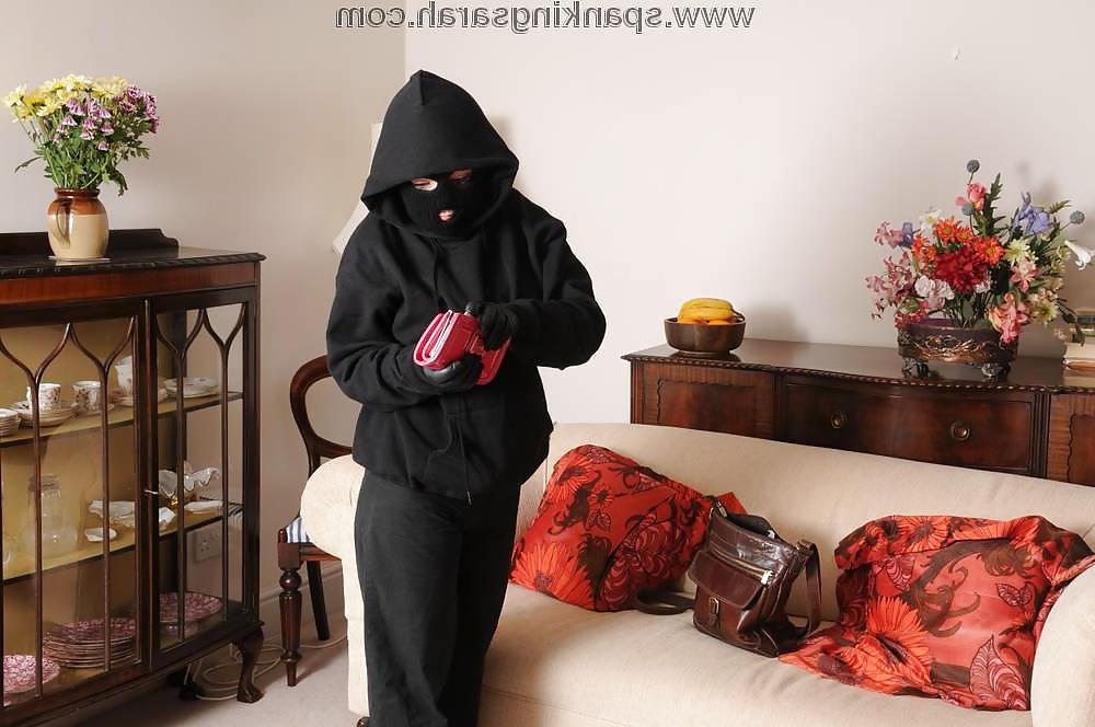 20P This burglar gets a painful suprise!