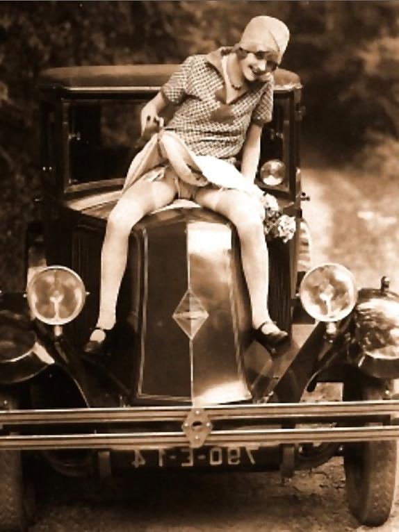 16P Vintage lady's & Cars-num-001