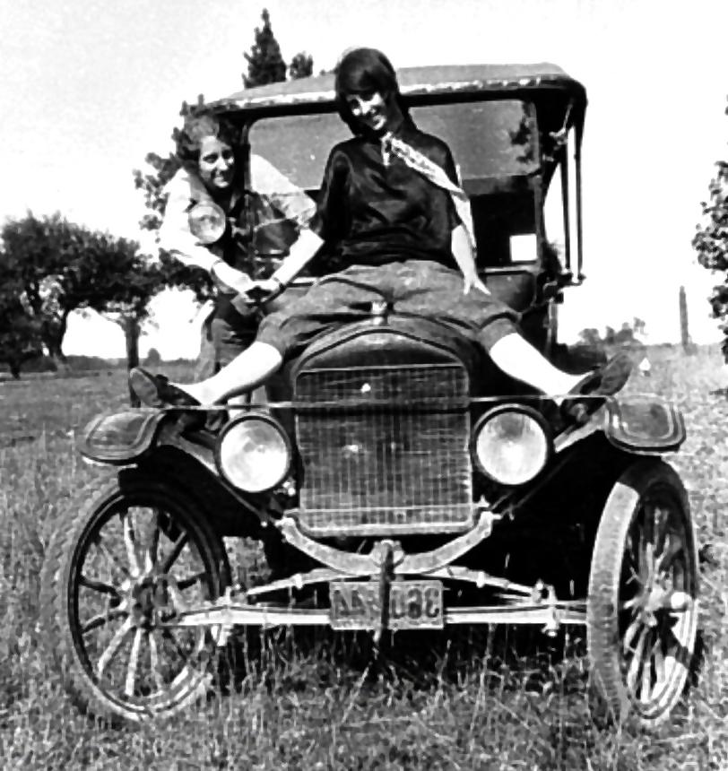 16P Vintage lady's & Cars-num-001