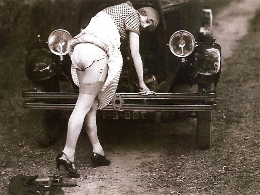 16P Vintage lady's & Cars-num-001