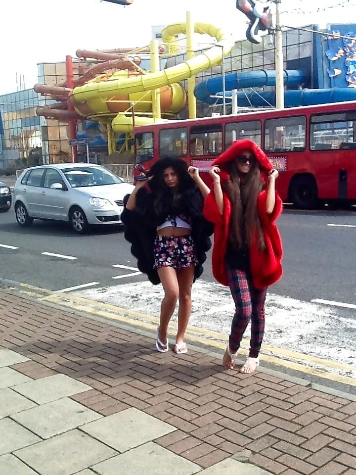 25P Irish Gpysy Teen Girls Trip To Blackpool