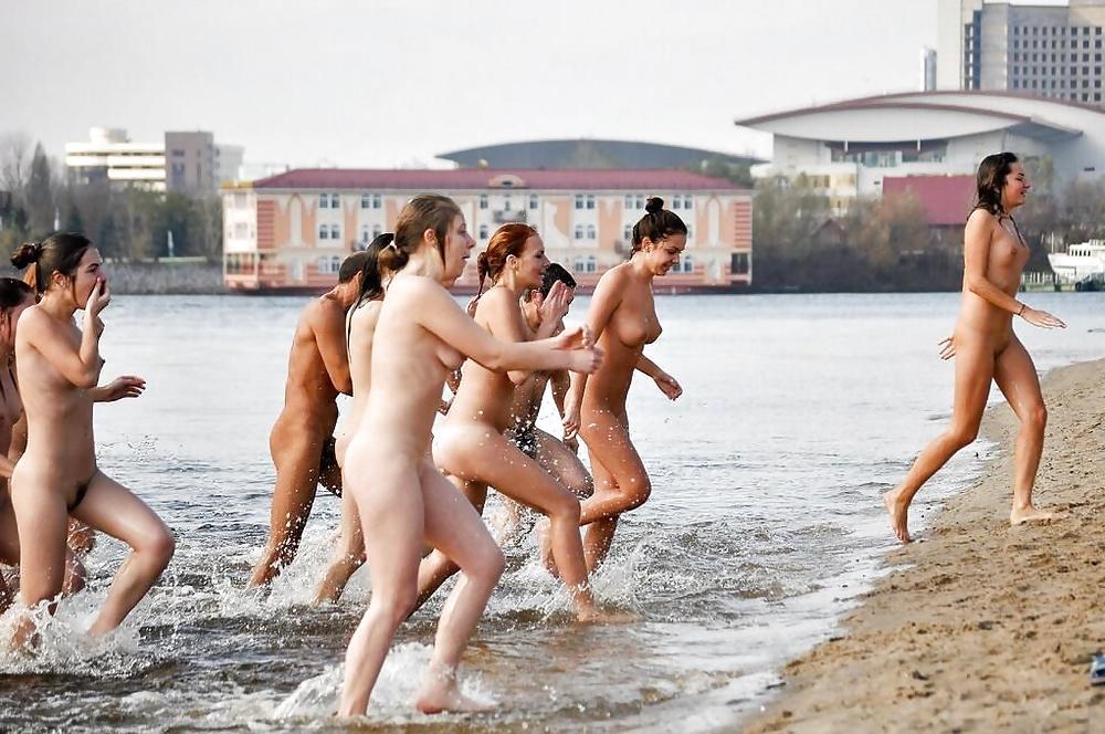 25P Groups Of Naked People - Vol. 7