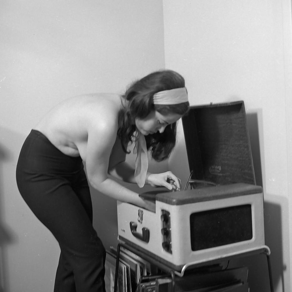 16P Vintage lady's & Vinyl records-num-001