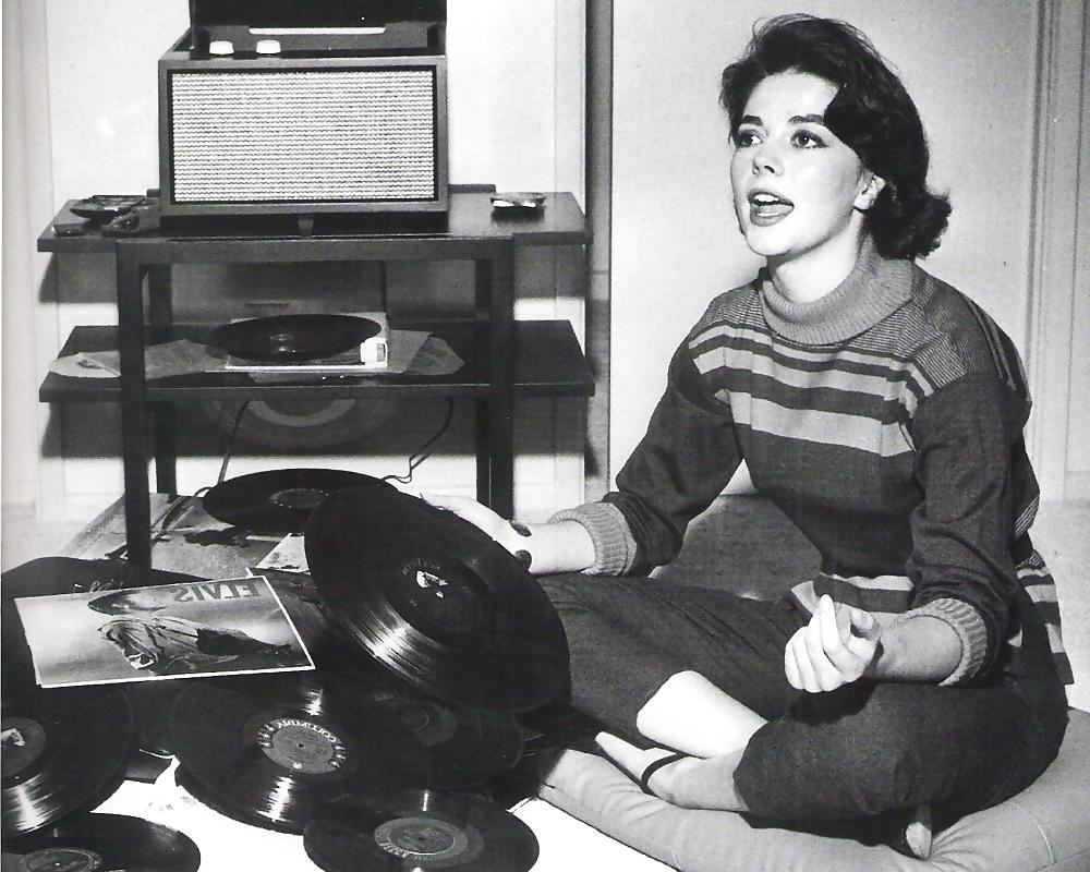 16P Vintage lady's & Vinyl records-num-001